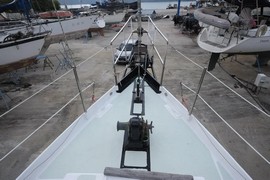 Вид на бак, якоря и брашпиль